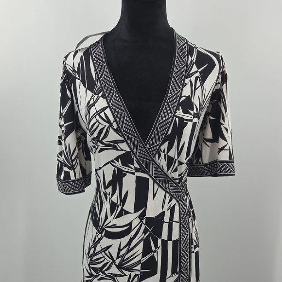 BCBGMaxAzria Black and White Patterned Midi Dress NWT - Picture 4 of 16